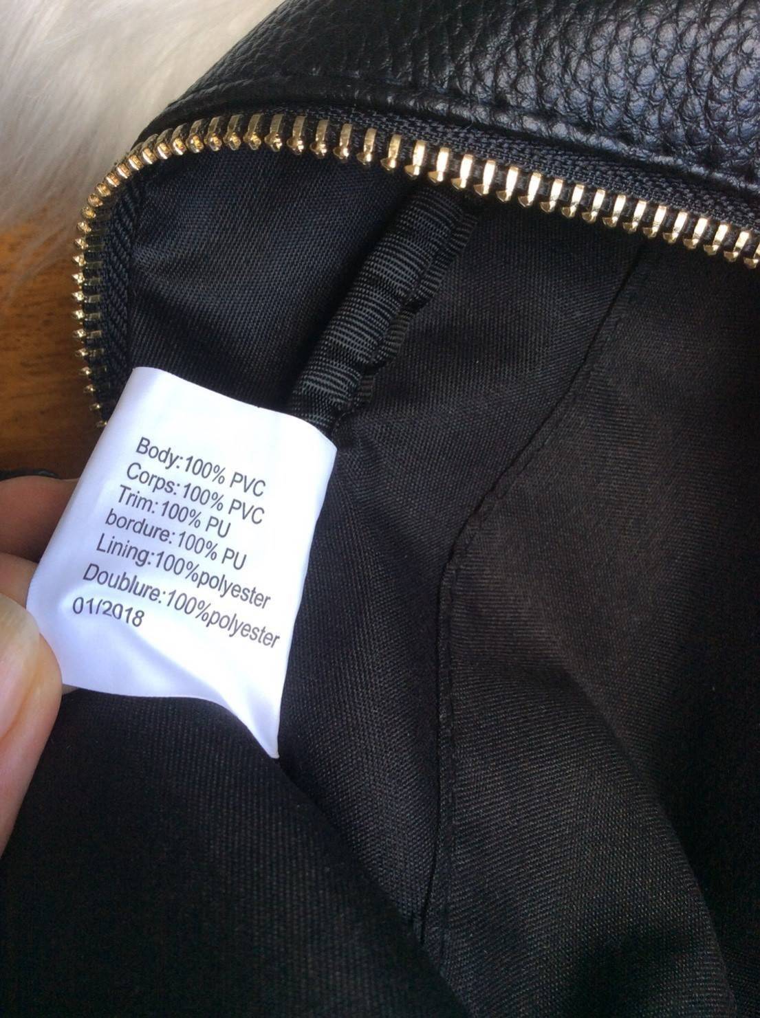 NEW ARRIVAL! VITORIA’S SECRET MINI BACKPACK กระเป๋าเป้ขนาดมินิรุ่นใหม่ล่าสุดวัสดุหนังแกะสังเคราะห์ เดินเส้นลายริ้วสวยดูมีดีเทลเปิดปิดด้วยซิปรอบสะดวกใช้ ด้านหน้ามี1ช่องซิปประดับโลโก้แบรนด์อะไหล่ทองดูหรู ภายในมีกว้างมีโลโก้และช่องซิป น้ำหนักเบา หูจับถนัดมือ