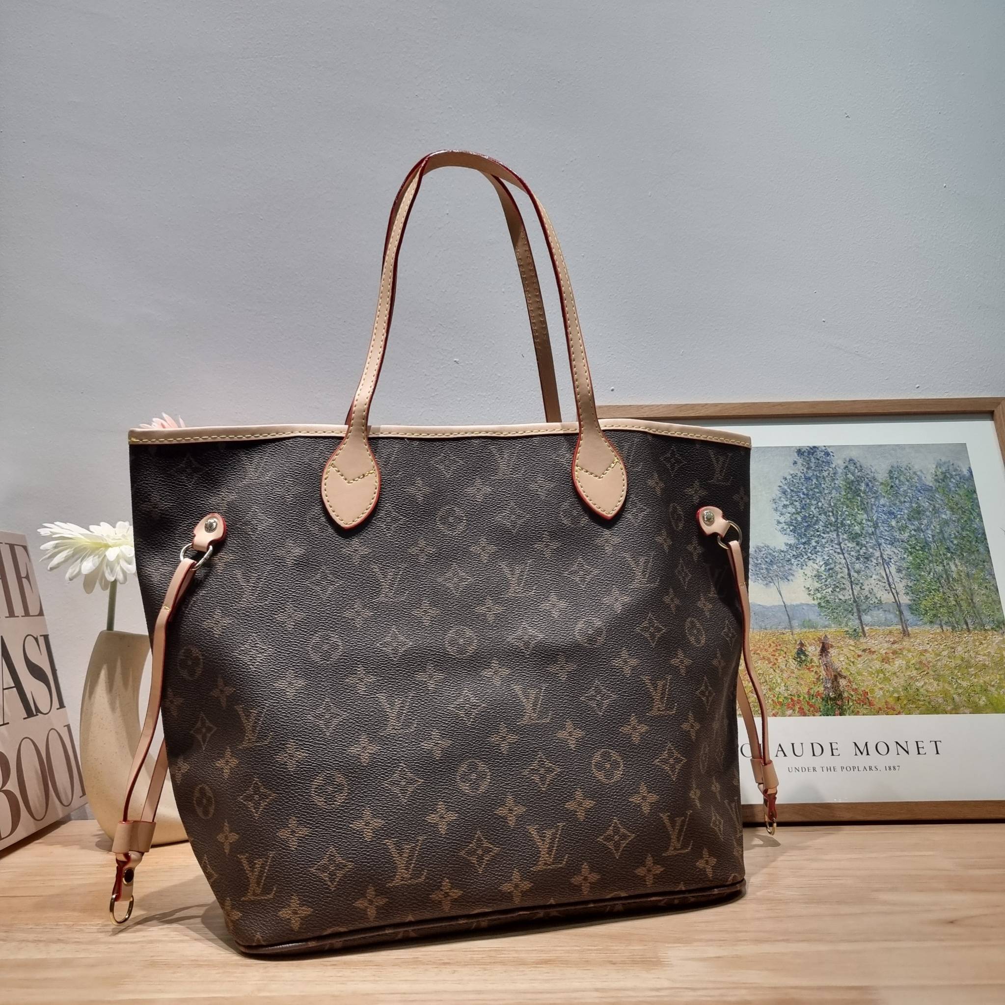 LV Neverfull Monogram / LV 2IN1 TOTE SET กระเป๋าสะพายไหล่ใบใหญ่ทรง tote มาพร้อมใบลูก คลาสสิคที่สุด เป็นอีกรุ่นที่มีคนใช้กันทั่วบ้านทั่วเมือง ฮิตแบบไม่ต้องพูดเยอะ