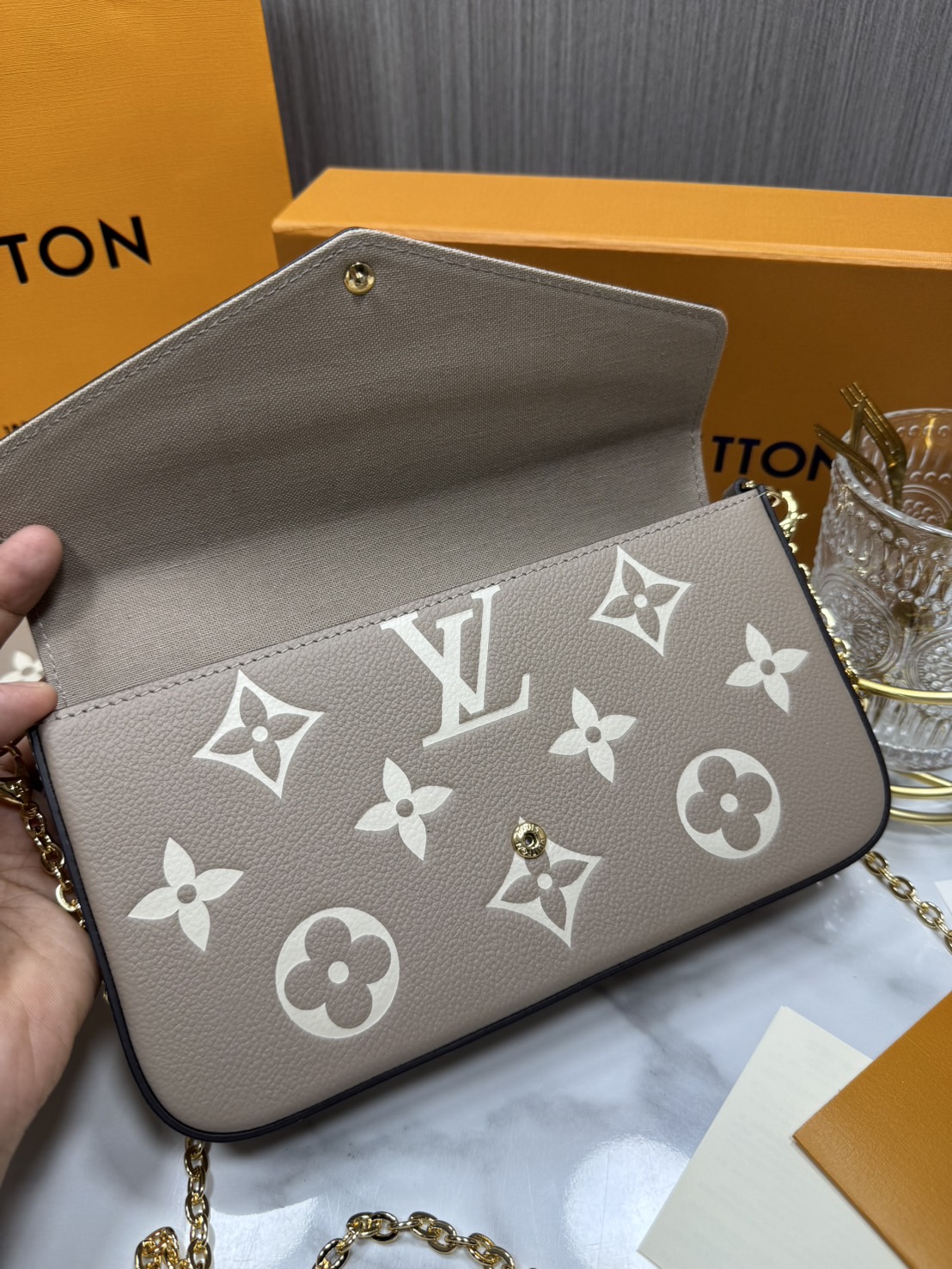 OP ORI หนังแท้ | LV Felicie Pochette bag in soft Monogram Empreinte leather กระเป๋าสะพายทรงพอชขนาดกะทัดรัด หนัง Monogram Empreinte เนื้อนุ่มประทับลาย Monogram สุดไอคอนิก