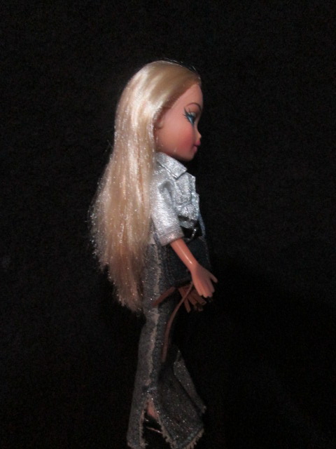 Bratz Dolls_ Cloe in Metal Fashion ตุ๊กตา Bratz มือสองของแท้สภาพดี