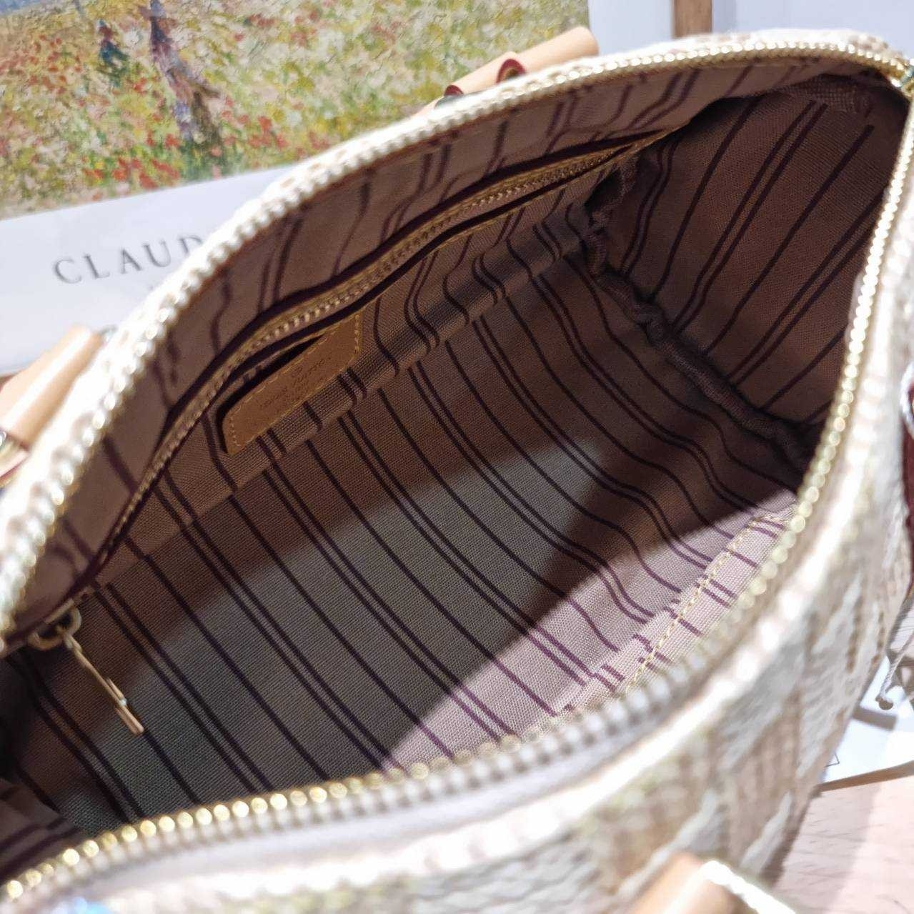 LV Keepall Bandoulière 25 / Lv bandouliere sunset bag กระเป๋าทรงหมอนสวยเก๋ ดีไซน์เริ่ดไม่ซ้ำใคร ลวดลายเอกลักษณ์ถักทอด้วยวัสดุรักษ์โลกดูดีมากๆ