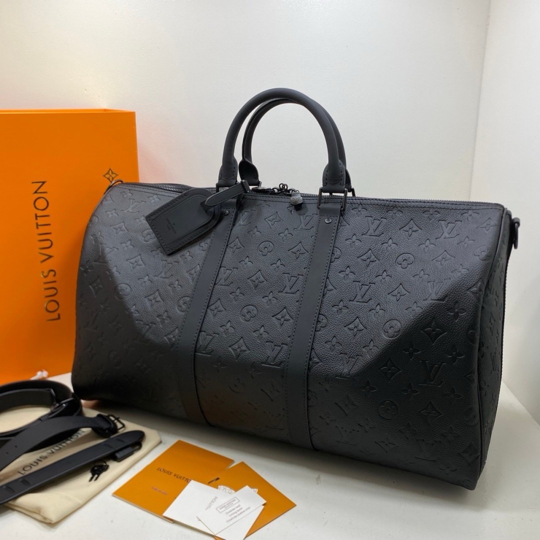 สลับแท้ LV Keepall Bandoulière 50 Bag กระเป๋าเดินทางหนังแท้ Monogram Shadow ปั้มลายนูน หรูหราและเทห์อย่างลงตัว เป็นรุ่นที่ขายดีตลอดกาล