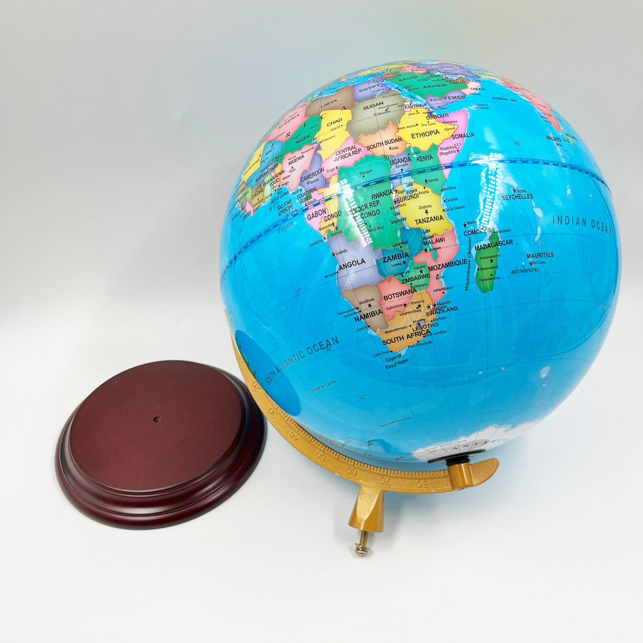 ลูกโลกPVCฐานไม้ แกนไม้ ขนาดเส้นผ่าศูนย์กลาง12.8นิ้ว (32 Cm.) แผนที่ลูกโลก ภาษาอังกฤษ