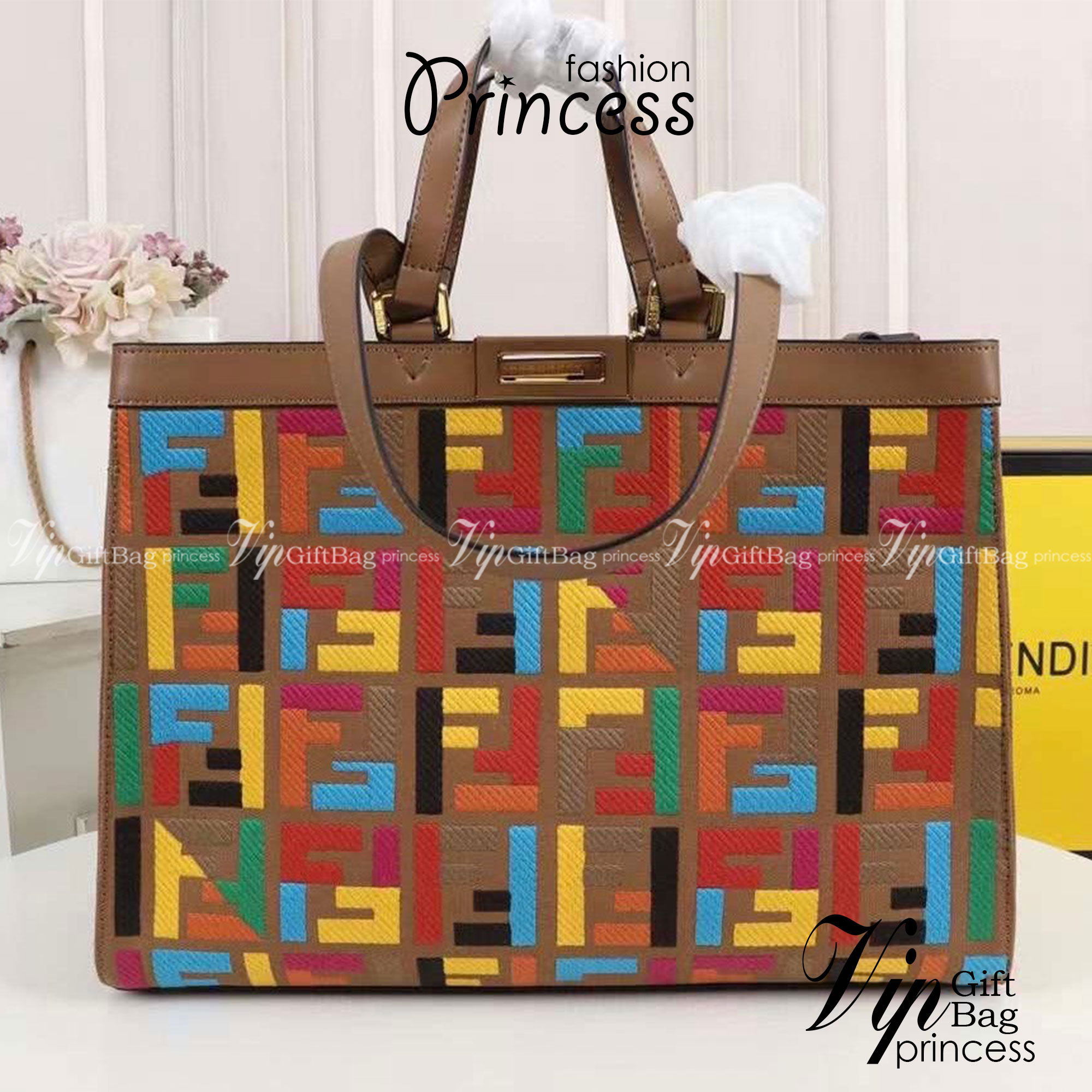 FENDI PEEKABOO X-TOTE BAG Multicolour 40cm เกรดเทพออริจินอล FENDI MONOGRAM SHOPPING BAG สวยมงลงมากค่ะ กระเป๋าสะพายข้างได้ ถือได้ ใบใหญ่ลายโมโนแกรม FF สวยมากทรงนี้ใช้เป็น everyday bag ได้ จุใจใส่ของได้เยอะ ตัวกระเป๋าผลิตจากผ้าทออย่างดี อยู่ทรงสวย ภายในโล่ง