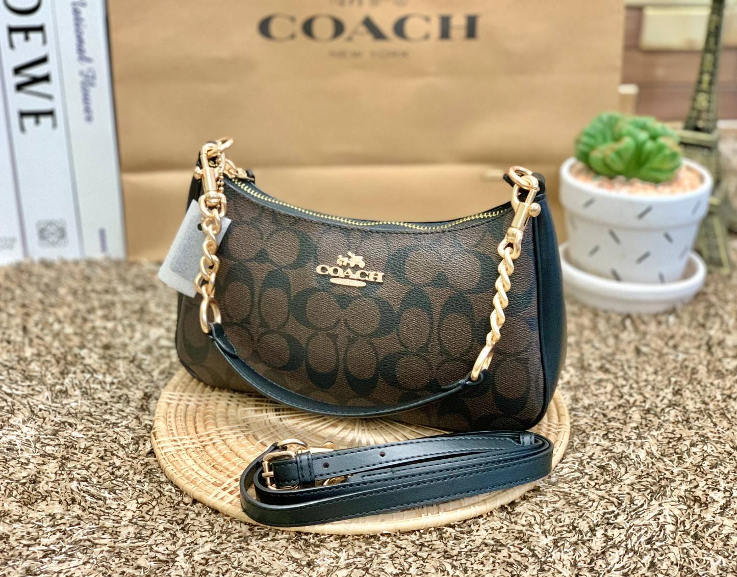 พร้อมส่งครบสี สวยทุกสีเลยค่า😘 ((CA173//CA209//CA548)) COACH TERI SHOULDER BAG 🔹กระเป๋าทรงพอช ในรูปแบบหนังแท้ หนังนิ่มสวยมากค่ะ
