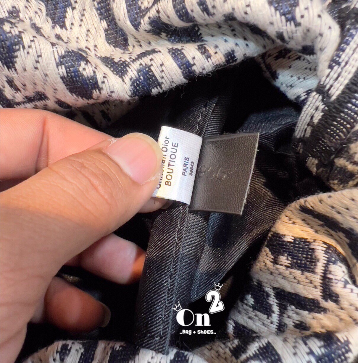 Lady Dior limited edition Bag DIOR WOMEN MEDIUM LADY D-LITE BAG กระเป๋า Lady D-Lite ผสมผสานความสง่างามและคลาสสิก