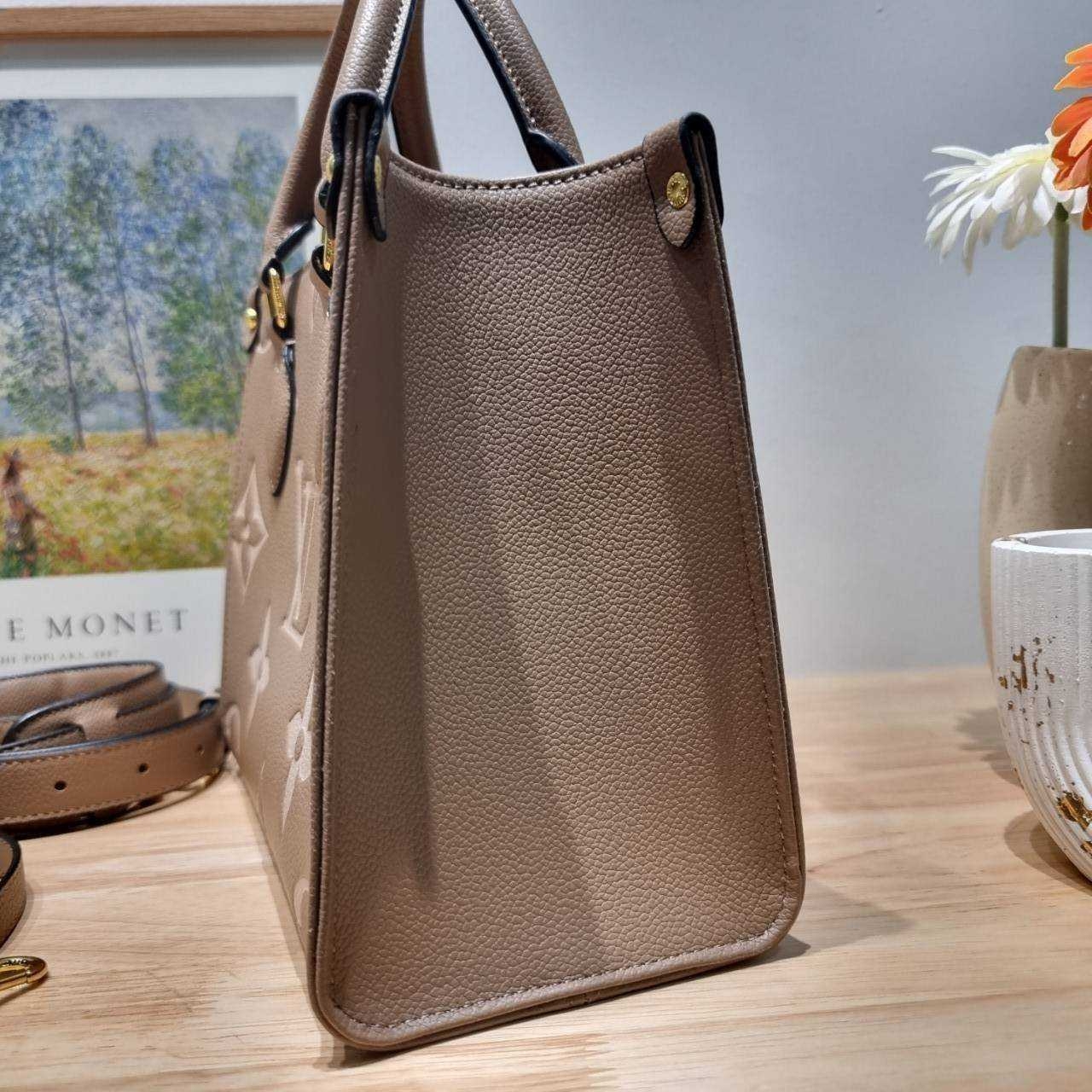 LV OnTheGo PM bag / LV on the go pm bicolor tote bag กระเป๋าทรงโท้ทที่ใครเห็นต้องเป็นคลั่งรัก ยอดฮิต คลาสสิค ผู้ดี หรูหราได้ทุกลุค ทุกสไตล์ เกรดวีไอพี ไฮเอน 1:1