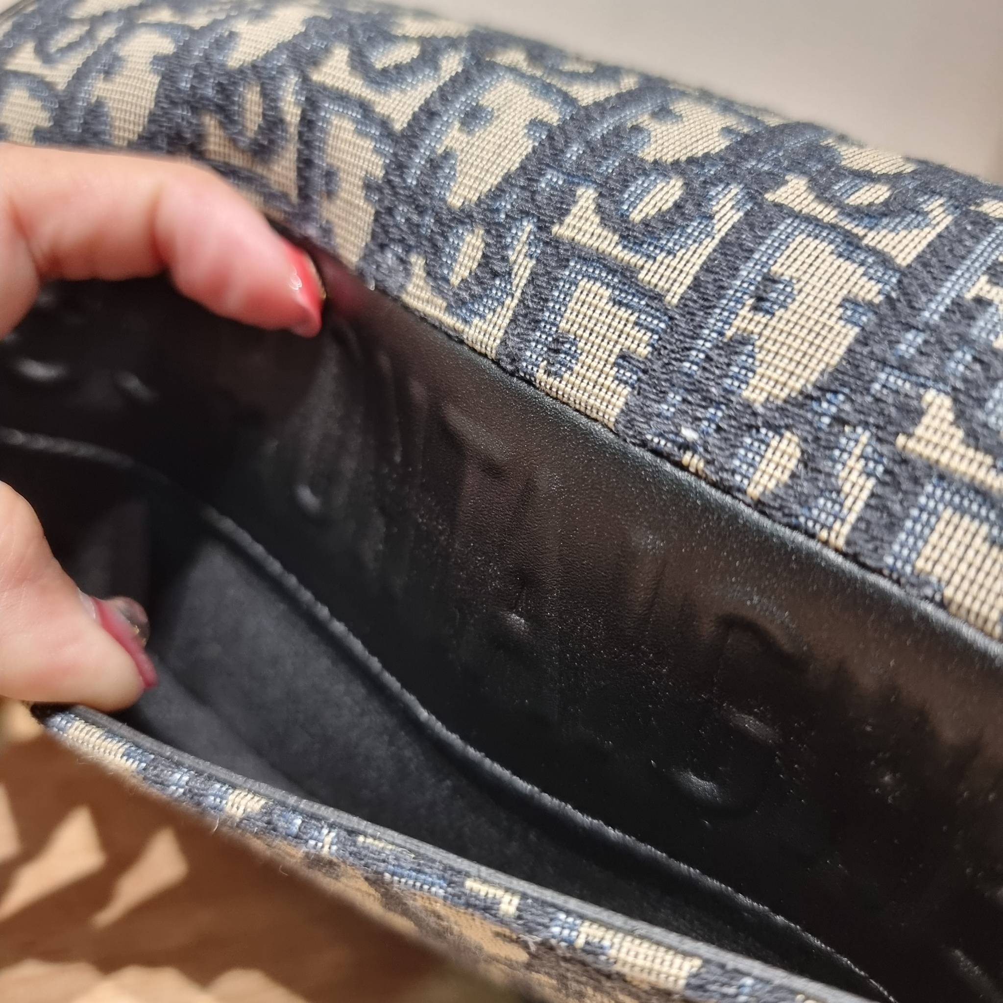 DIOR 30 MONTAIGNE AVENUE BAG สวยหรู ดีเทลแพง ต้องยกให้ไอเท็มนี้เลย กับกระเป๋าสะพายข้าง