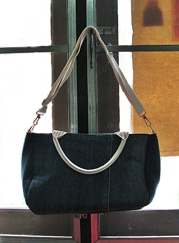 สินค้าหมดค่ะ กระเป๋ายีนส์แบบถือหรือสะพายข้างลายช้างม่วง-ส้มค่ะ