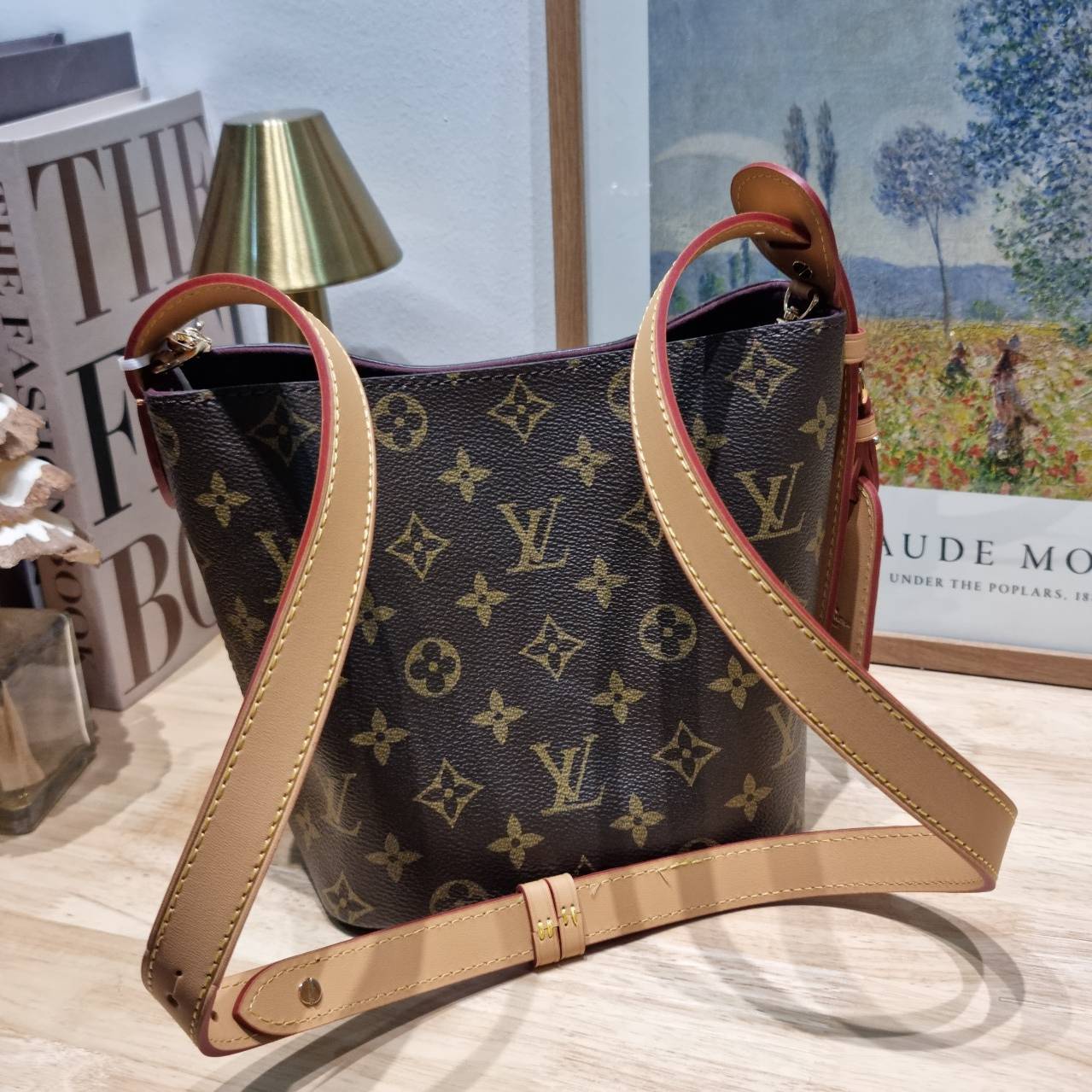 LV All In BB Bag กระเป๋าทรงบัคเก็ตที่มาแรงมากๆตอนนี้ พร้อมสีใหม่ต้อนรับวาเลนไทน์ รูปทรงคลาสสิคสะดวกใช้ ดีไซน์ลูกเล่นสนุกๆ