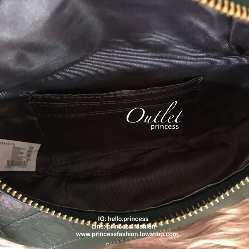 CHARLES & KEITH WRINKLED EFFECT RING ZIP TASSEL CROSSBODY BAG กระเป๋าสะพาย/คาดเอว/คาดอกรุ่นใหม่ล่าสุด เปิด-ปิดด้วยซิป ภายในโล่งกว้างมีช่องเล็กใส่บัตร จุของได้เยอะ ดีไซต์เก๋ไม่ซ้ำใคร มาพร้อมสายสะพาย 2 สายให้เลือกสะพายได้หลากหลายแบบไม่มีเบื่อแน่นอนจ้า