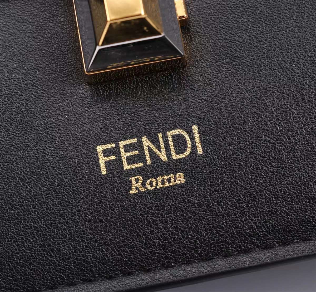 พร้อมส่ง 3 สี FENDI Kan I leather bag กระเป๋าสะพาย 🧡 เกรดออริจินอล 1:1 สลับแท้ ใช้งานต่างประเทศได้ ภาพถ่ายจากงานขายจริง