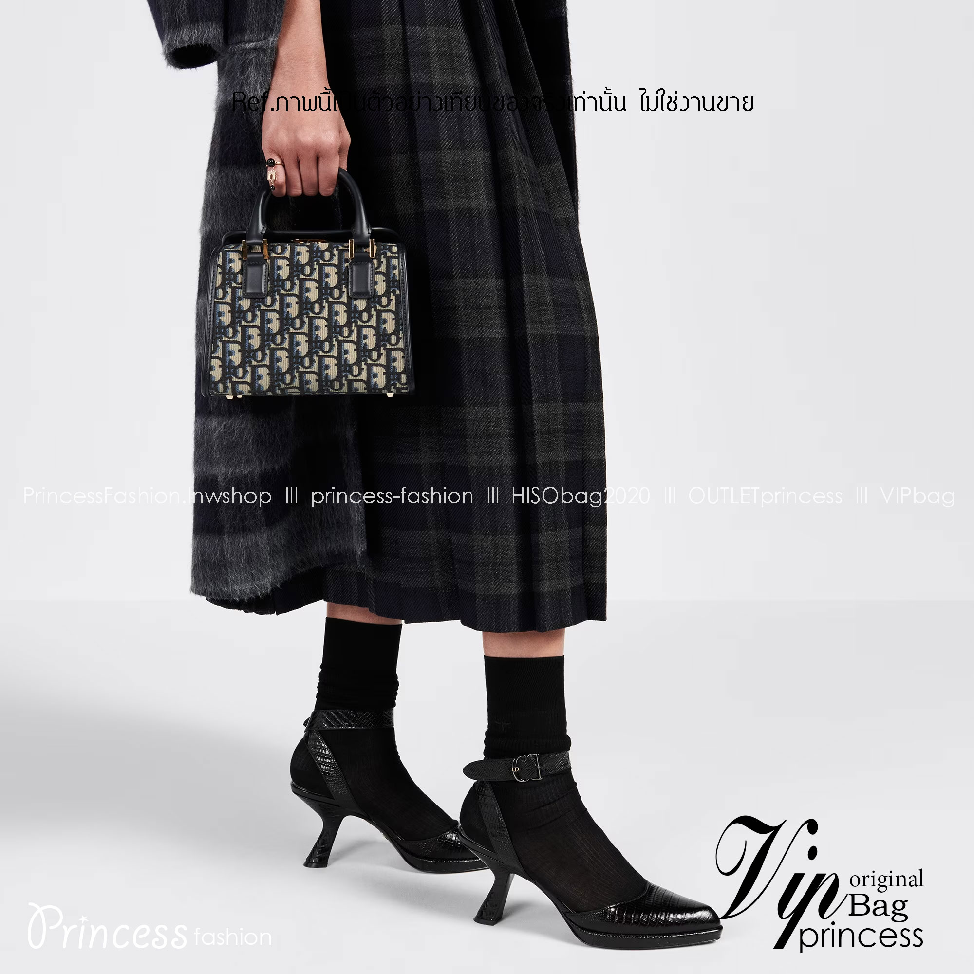 DIOR SMALL BOSTON BAG Blue Oblique Embroidery กระเป๋าสะพายทรงกล่องบอสตัน New for Winter 2023 คอลผู้ดี สวยหรู ตอบโจทย์และแมทช์ได้กับทุกลุคทุกสไตล์