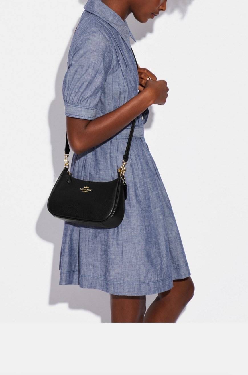 พร้อมส่งครบสี สวยทุกสีเลยค่า😘 ((CA173//CA209//CA548)) COACH TERI SHOULDER BAG 🔹กระเป๋าทรงพอช ในรูปแบบหนังแท้ หนังนิ่มสวยมากค่ะ