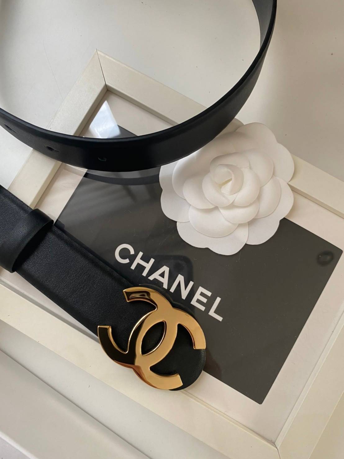 CHANEL BELT เข็มขัดสุดหรูสายหนังแท้ หรูหรา น้อยแต่มาก ภาพถ่ายจากงานขายจริง โลโก้ 3D metal เข้าได้กับทุกลุ๊คสไตล์การเเต่งตัว สวยหรูดูดีมีระดับ ไอเท็มนี้แนะนำเลยค่าา มาน้อยรีบๆ หน่อยน้าา