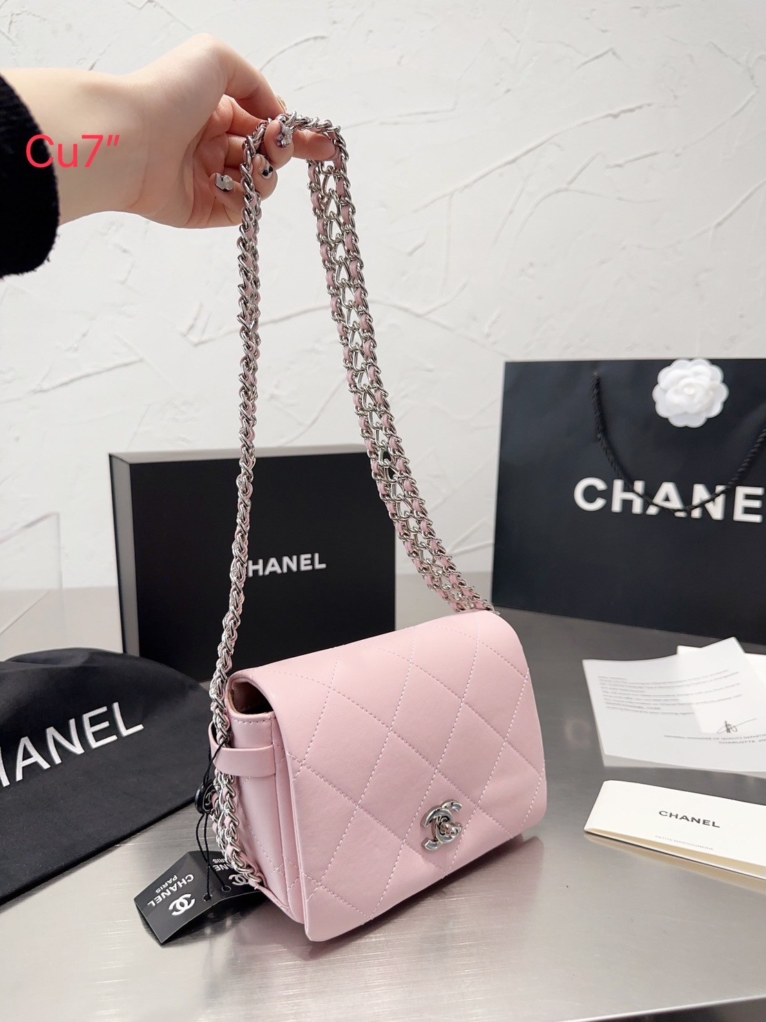 Chanel shoulder bag with chain 8" / Chanel Bag พร้อมส่ง กระเป๋าสะพาย สายโซ่อะไหล่เงินทบสามชั้น หรูหรา งานหนังเรียบสวย มาพร้อมกล่อง อปก ครบเซ็ท รอบนี้จัดราคาพิเศษสุดคุ้มค่ะ ใช้งานต่างประเทศได้ ภาพถ่ายจากงานขายจริง