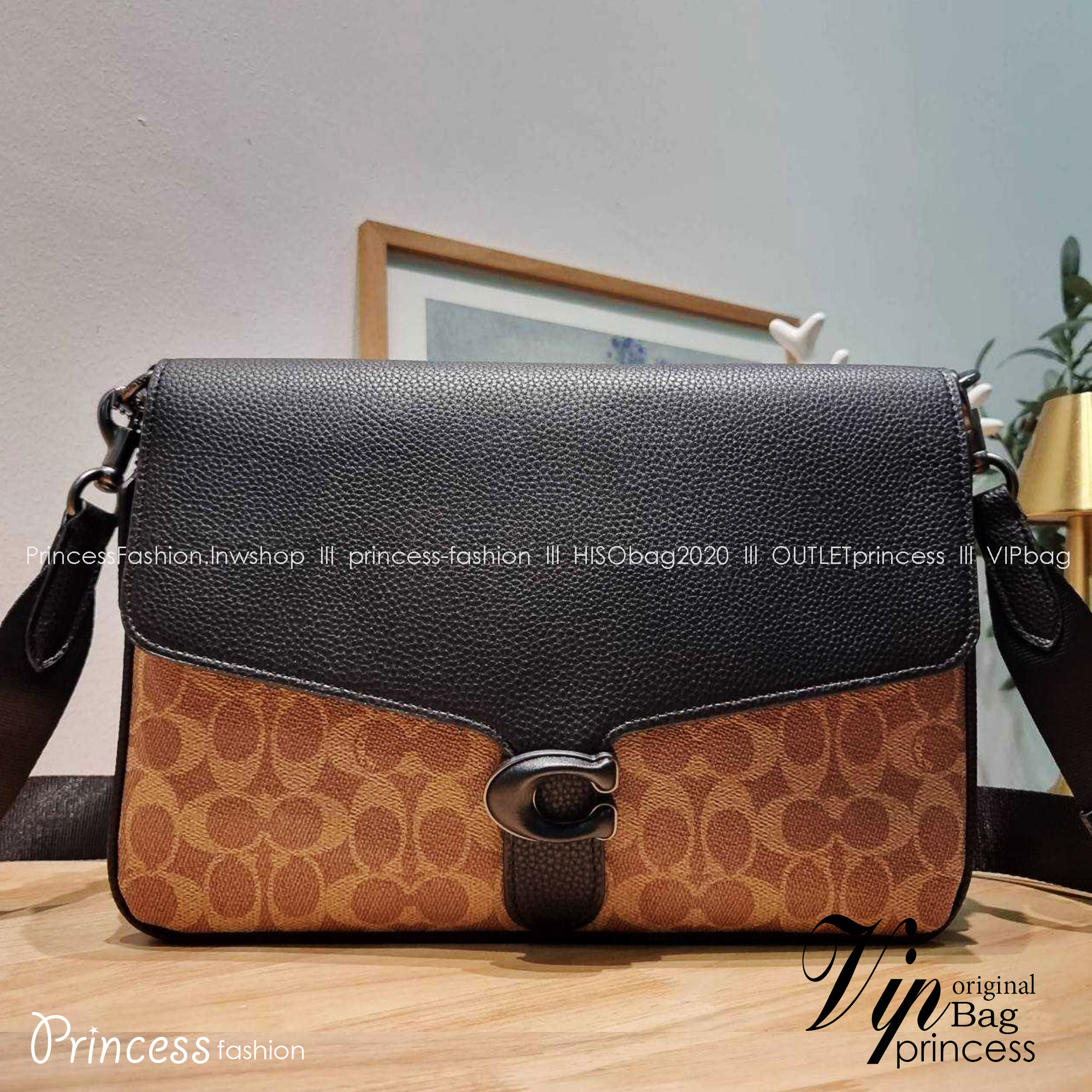 COACH Soft Tabby Messenger In Signature Canvas C8430 CH769 ไอเท็มที่หนุ่มๆต้องไม่พลาด กระเป๋าทรงแมสเซนเจอร์ใบใหญ่กำลังพอดี พร้อมด้วยสายสะพาย 2 เส้น