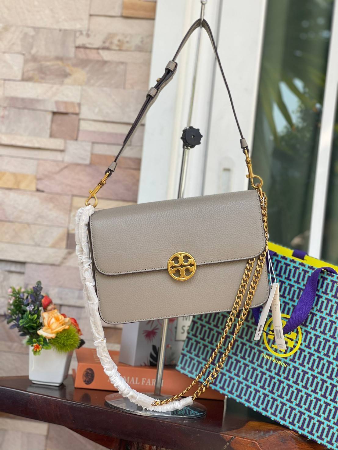 Tory burch description chelsea shoulder bag กระเป๋าที่ใช้เป็น Everyday Bag