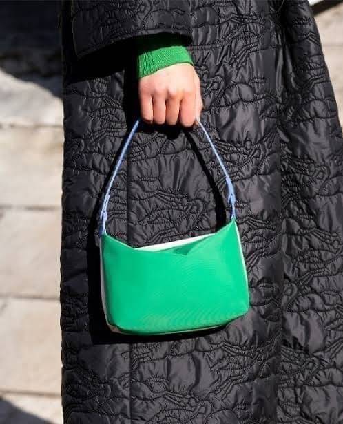 LONGCHAMP LE PLIAGE RE-PLAY Shoulder bag แฟน ๆ ของกระเป๋าไนลอนพกพาอันเป็นเอกลักษณ์ของแบรนด์ ตอนนี้มีคอลเลกชั่นใหม่ล่าสุดให้เลือกสรร