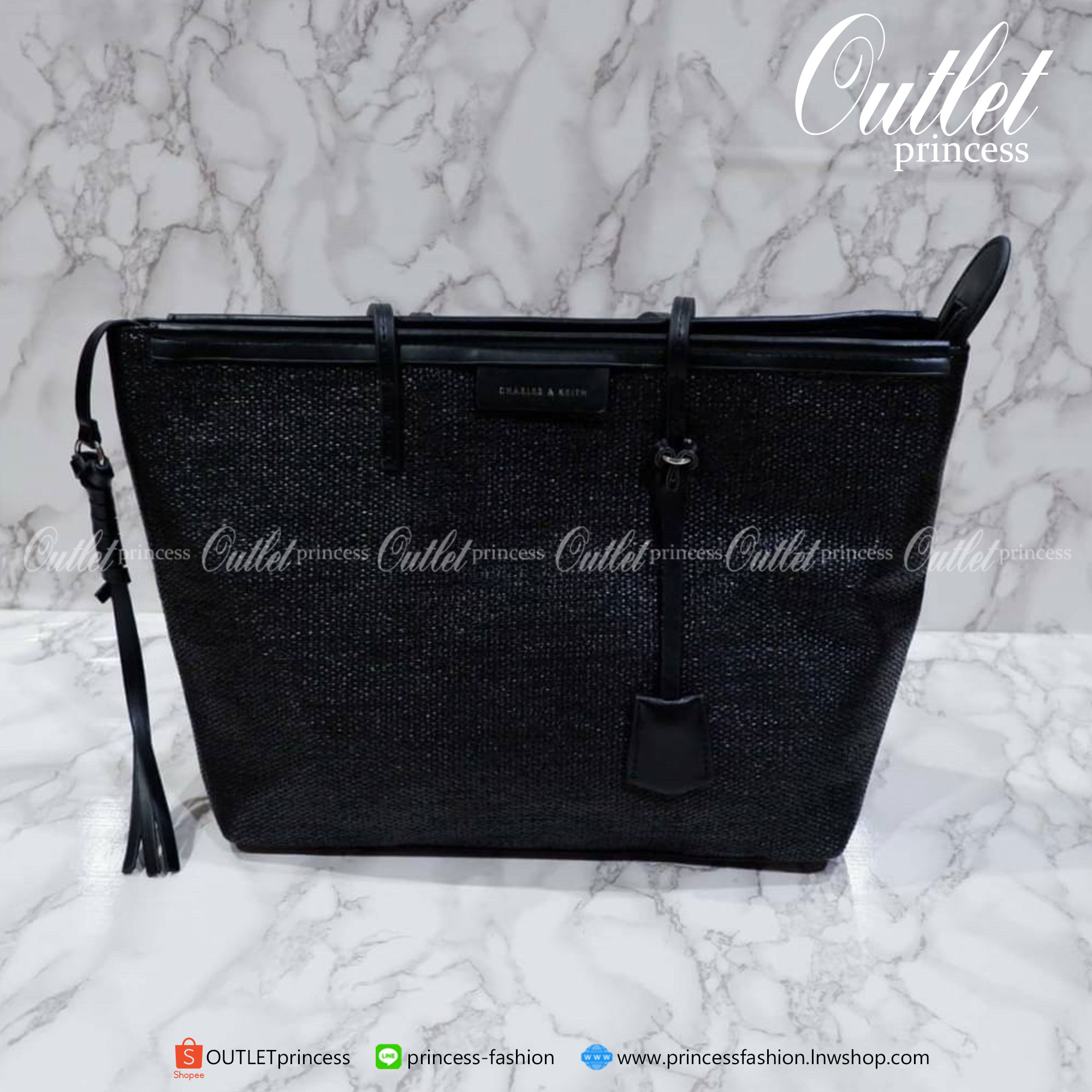 Charles & Keith Textured Tote Bag Original กระเป๋าสาน ทรงช้อปปิ้ง รุ่นนี้จัดว่าสวยหรู ด้านในกว้างมาก