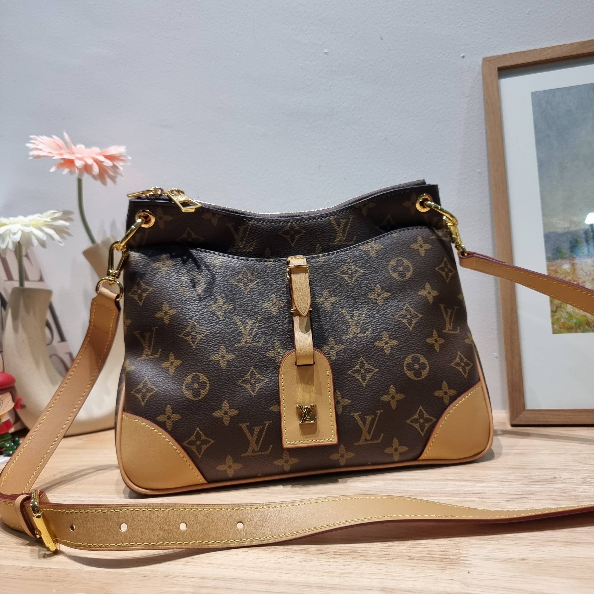 LV Odeon PM 2020 กระเป๋าสะพาย ดีไซน์คลาสสิค ใบใหญ่กำลังดี ทำให้ใช้งานได้สะดวก วัสดุหนังแคนวาสทนทาน