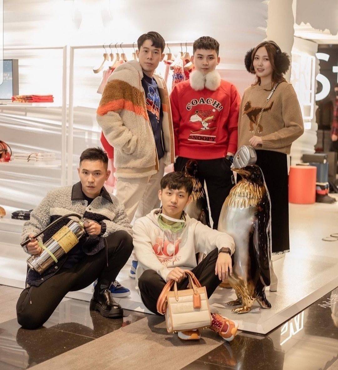 COACH CASUAL STYLE STREET STYLE 2WAY PLAIN LEATHER ELEGANT STYLE (C6958 C6852) 🌺 ที่สุด! ของที่สุด!! กระเป๋าถือ กระเป๋าสะพายรูปทรงสุดฮิต สุดคลาสสิค รุ่น UNISEX ที่ชิคๆ สบายๆ ได้ทั้งชายและหญิง// วัสดุหนังแท้ทั้งใบ ตัดเย็บด้วยหนังเนื้อนุ่มพิเศษ หนา 