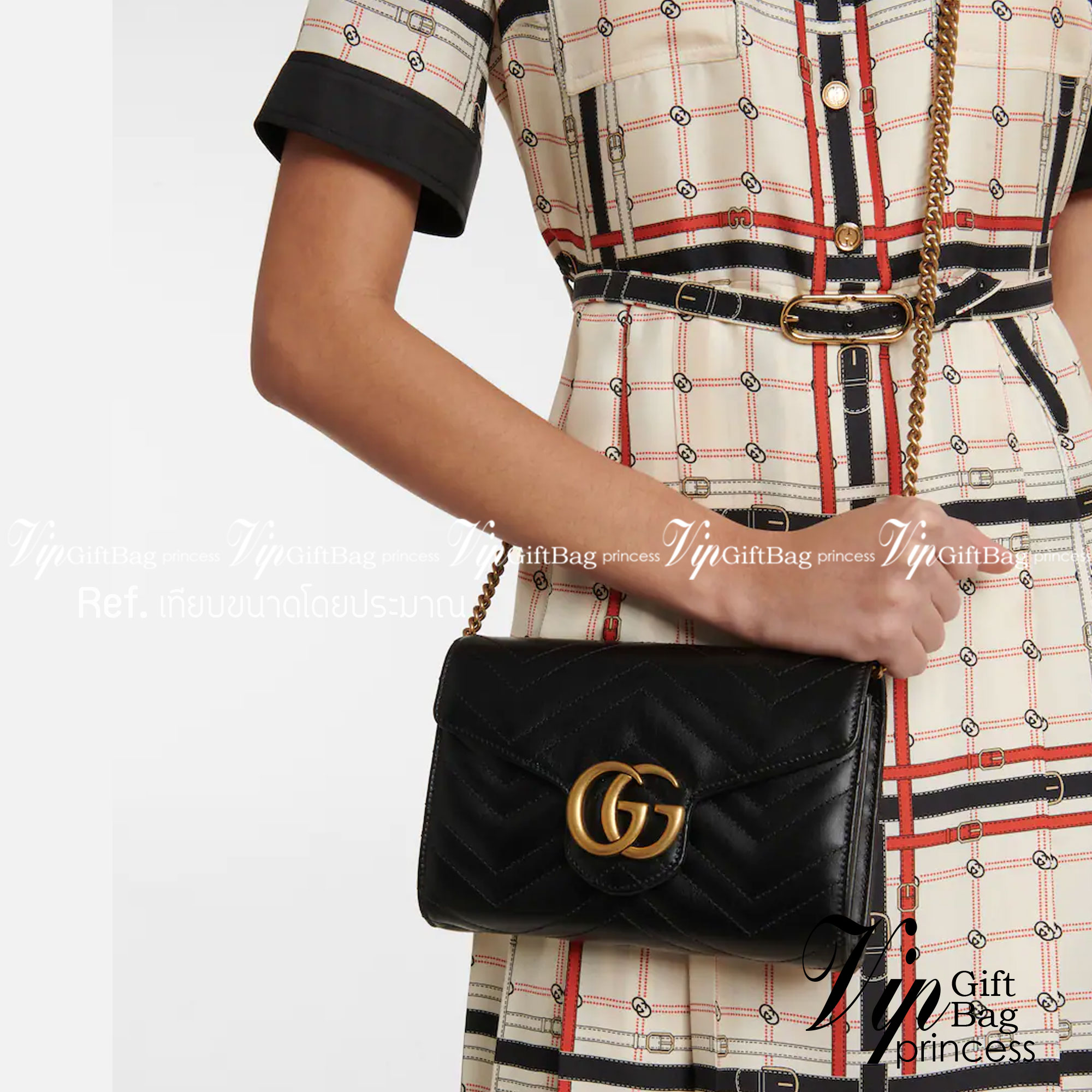 GUCCI Marmont Wallet on chain Leather / GG Marmont Chain Wallet เกรดเทพออริจินอล หนังแท้ งานสวยน่ารักมาก ใส่โทรศัพท์ได้ทุกรุ่น หนังวัวแท้นิ่มมาก ใส่การ์ด ใส่บัตร ได้เยอะมากๆ ฝ่าปิดแบบกระดุมใช้งานง่าย *กระดุมมีโลโก้ Gucci * งานสวยละเอียดยิบย่อยทุกจุด ภาพถ่