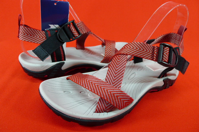 TRESSPASS - CHAKO Red