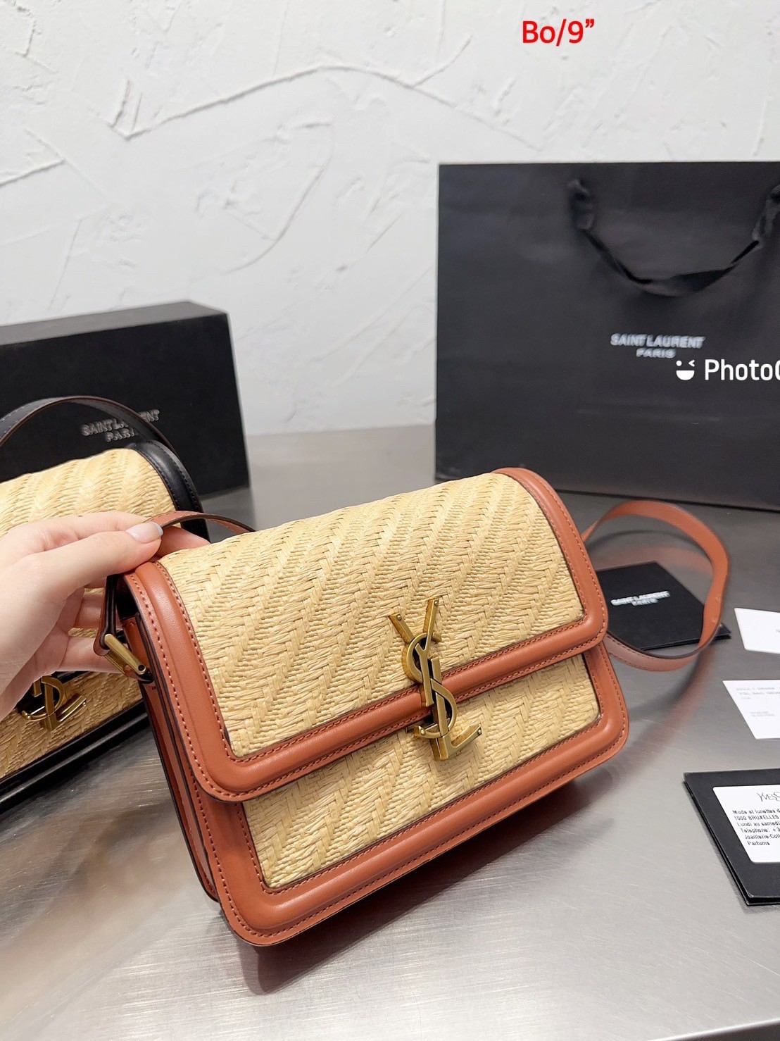 Medium Solferino raffia crossbody bag 9" / YSL SOLFERINO BAG / Solferino Natural Bag พร้อมส่งที่ไทย กระเป๋าสะพายทรงสี่เหลี่ยม ทอด้วยวัสดุธรรมชาติ สวยหรูอยู่ทรง เปิดปิดด้วยฝาปิดโลโก้แบรนด์อะไหล่ทอง