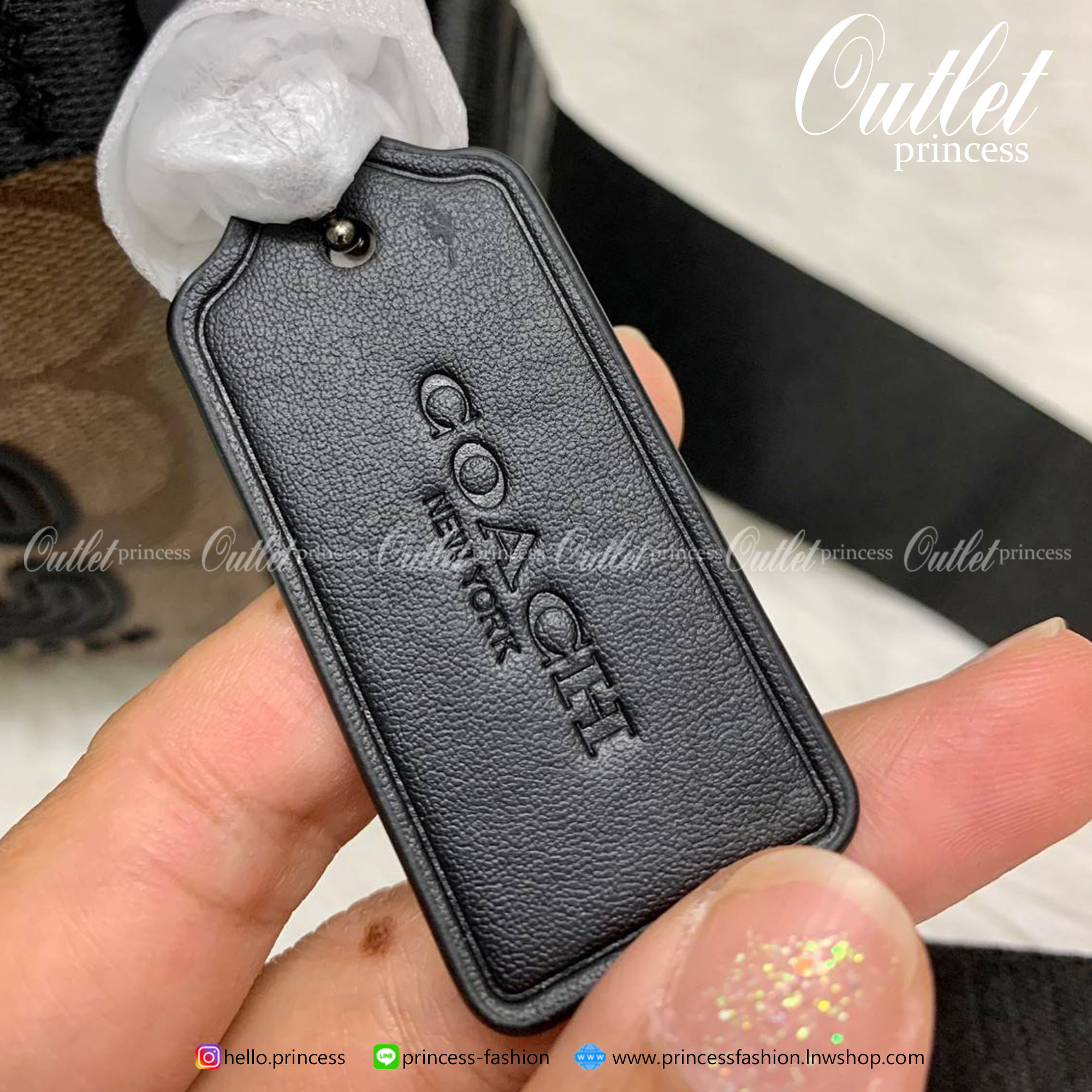 COACH EDGE CROSSBODY IN SIGNATURE CANVAS ((2338//2945)) 🌈สินค้าออกใหม่ พร้อมส่งค่ะ! กระเป๋าสะพายครอสบอดี้ร์ วัสดุหนังแท้ หนังนิ่มอย่างดีค่ะ ด้านหน้ามีช่องซิปซ่อนให้หนึ่งช่อง เปิดปิดช่องหลักแบบซิปคู่ภายในกว้าง ใส่ของได้จุเลยนะคะ มีช่องซิปและช่องเล็