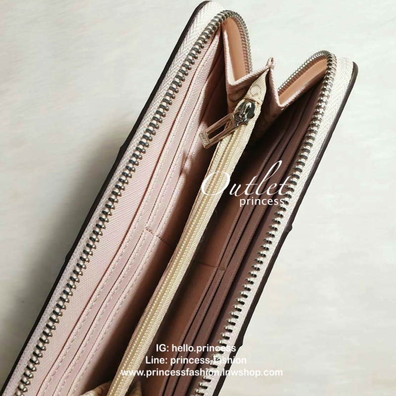 GUESS FACTORY WOMEN'S ZIP AROUND LONG WALLET กระเป๋าสตางค์หนังทรงซิปรอบพิมพ์ลายแบรนด์ ด้านหน้าติดโลโก้แบรนด์ ภายในมีช่องใส่ธนบัตร ช่องใส่บัตรหลายช่องและช่องซิปกลางใส่เหรียญ มีให้เลือกถึง 4 สี สวยคุ้ม น่าใช้มากๆค่า