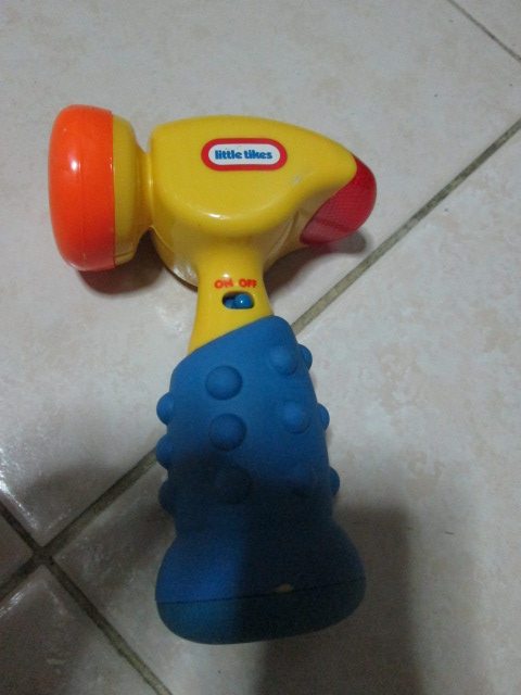 Little Tikes Discover Sounds Hammer ของเ่ล่นมือสองสำหรับช่างตัวน้อย