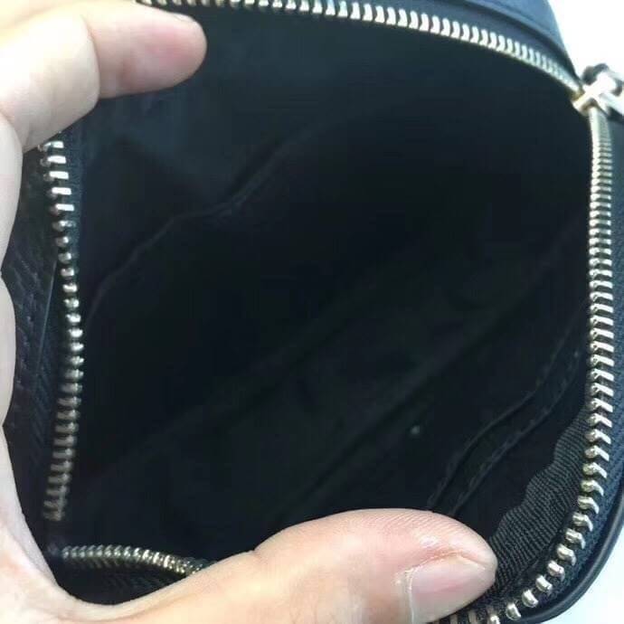 COACH JES CONVERTIBLE BELT BAG IN COLORBLOCK 2IN1 !! กระเป๋าคาดอก/สะพายข้าง ใช้ได้ถึง 2 แบบ!! คุ้มค่ามากที่สุด!! วัสดุหนัง pepble ดีไซน์เรียบ แต่หรู ภายในเป็นช่องโล่ง ใบนี้สาวๆที่ไม่ชอบพกของเยอะ เหมาะมากๆน้า 🙇♀️ ของดีราคาจับต้องได้ ไอเท็มนี