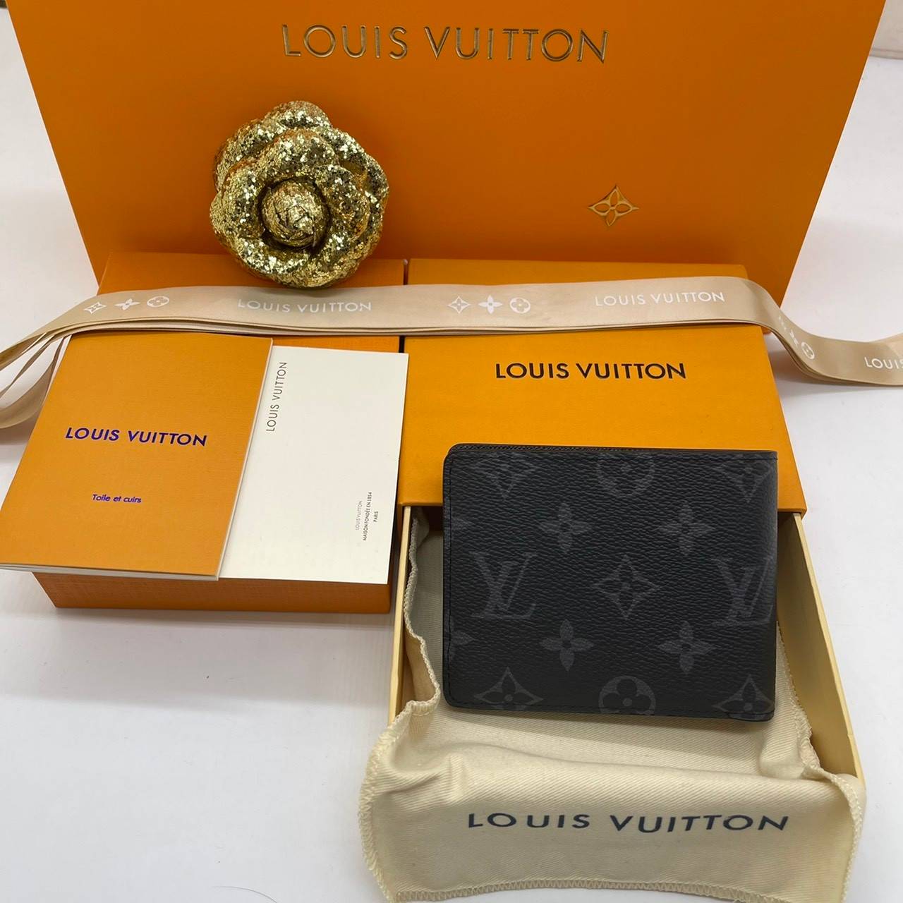 VIP GIFT 】หนังแท้ LOUIS VUITTON MEN WALLET MONOGRAM ฿ DAMIER CANVAS กระเป๋าสตางค์ผู้ชาย รุ่นยอดขายไม่เคยตก ใบจริงดูผู้ดี ดูแพง!! ภายในมีช่องใส่บัตรได้เยอะ ใส่ธนบัตรได้ พร้อมเสิร์ฟถึงบ้าน ซื้อให้คุณหนุ่มๆ รับรองประทับใจไม่ลืมจ้า