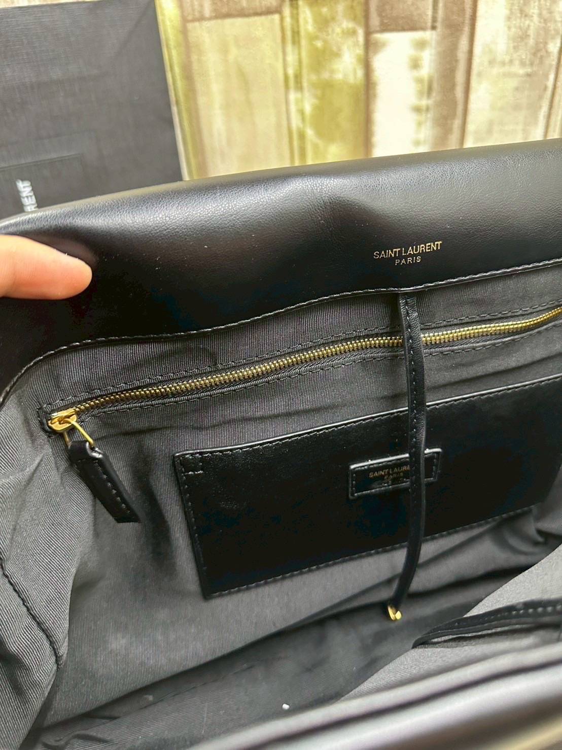 ORI หนังแท้ | YSL JAMIE 4.3 medium Bag 35cm กระเป๋าสะพายใบใหญ่ เรียบหรู ดูปัง ดูแพง สีดำคลาสสิคตัดกับอะไหล่สีทองได้อย่างลงตัว ภายในโล่งกว้าง จุของได้แบบเต็มที่
