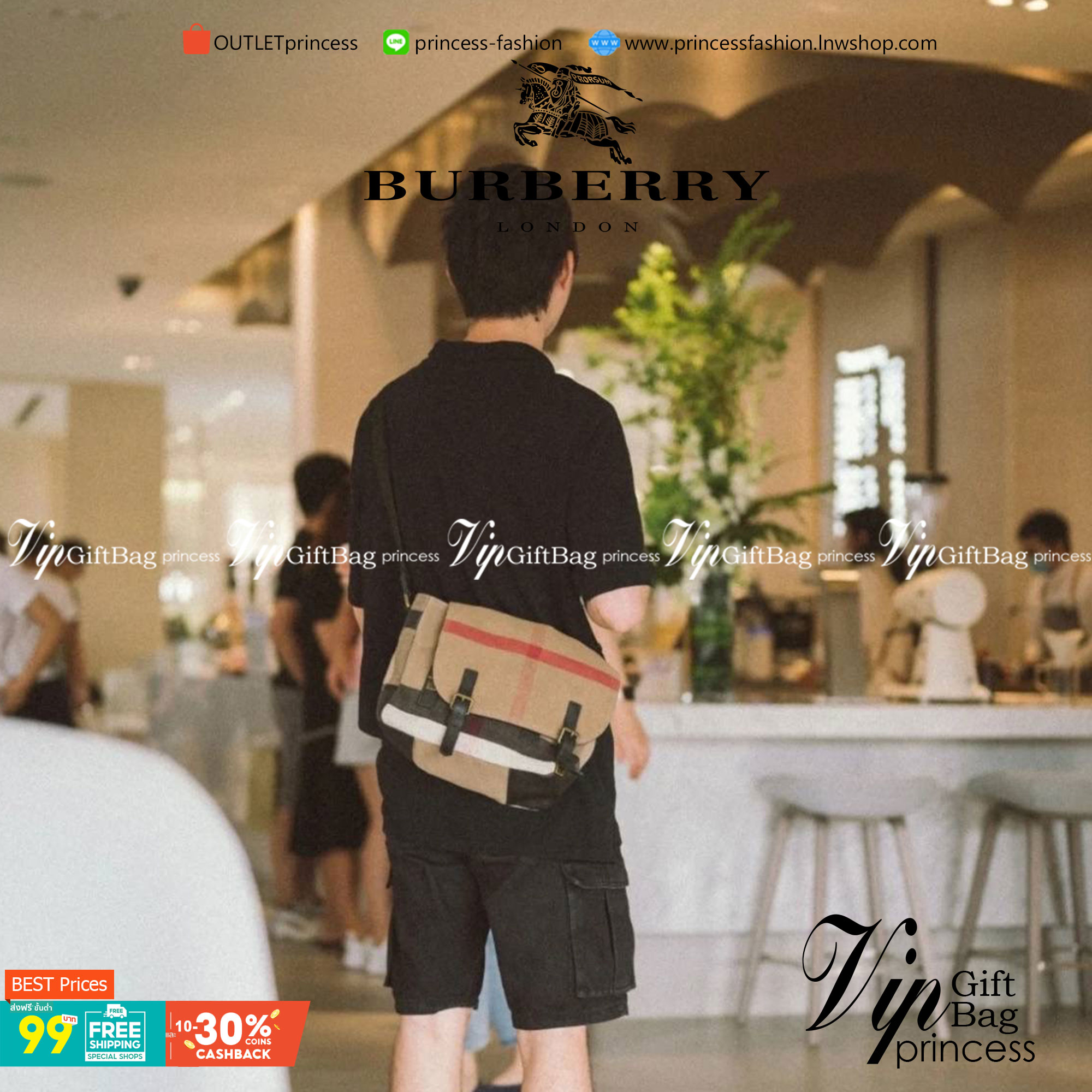 พร้อมเป็นของขวัญ มอบให้คุณผู้ชายแล้วค่ะ สำหรับ BURBERRY MASSENGER VINTAGE BAG VIP GIFT WITH PURCHASE (GWP) พรีเมี่ยมกิ๊ฟ Limited Edition จากBURBERRY วัสดุผ้าแคนวาสโทนสีสุภาพ คลาสสิค ด้ายหลังมีช่องกระดุมใหญ่ ตัวกระเป๋าเปิดปิดด้วยตัวล็อค ภายในมีช่องแยก2ช่อง