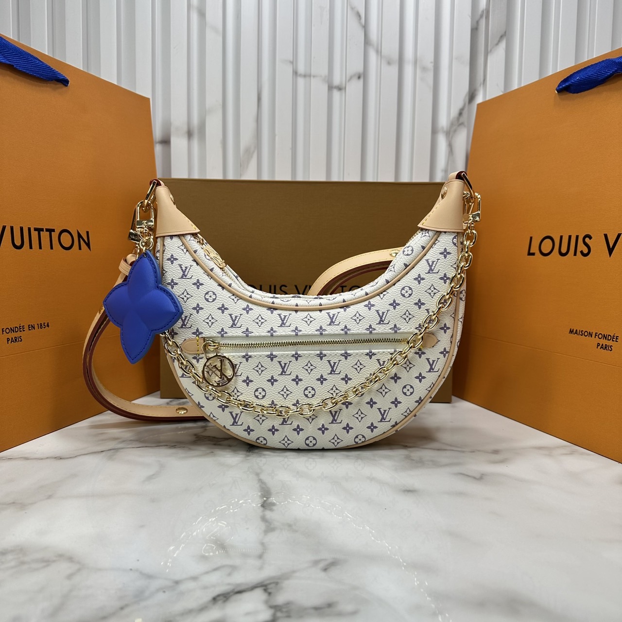 ORI หนังแท้ | LV Loop PM Bag กระเป๋าสะพาย ดีไซน์ทรงพระจันทร์ครึ่งเสี้ยวได้แรงบันดาลใจจากกระเป๋ารุ่น Croissant อันเป็นตำนานของเมซง