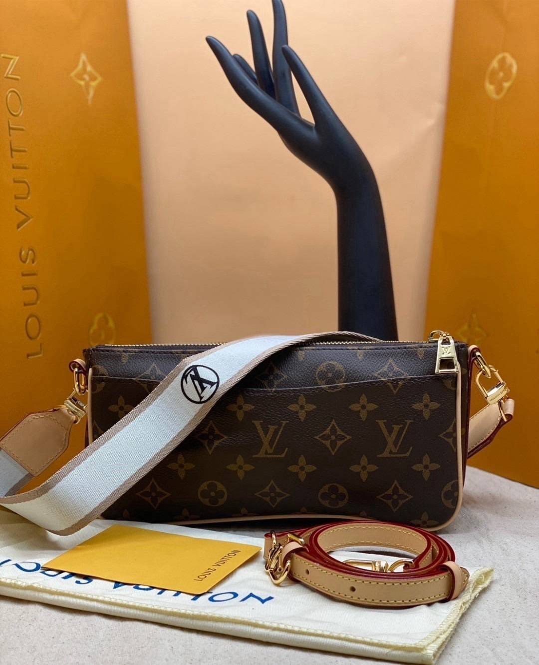 ORI | LV Vivacite bag กระเป๋าสะพายมัลติ สายหนังครอสบอดี้ สะดวกใช้มากๆตรงด้านหน้า ดีไซน์แบ่งเป็นกระเป๋าเล็กไว้ให้เก็บของจุกจิก สวยหรูดูแพง