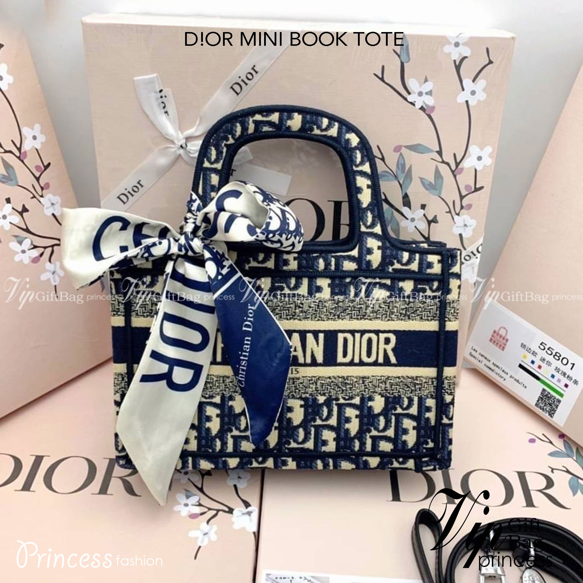 DIOR MINI BOOK TOTE กระเป๋าถือทรงมินิโท้ท Shopping สวยคลาสสิค พกพาสะดวก ใช้งานง่ายสุดๆ วัสดุงานทอละเอียดคุณภาพดี ภายในเป็นช่องโล่ง ใบจริงงานสวยเกินเบอร์!! ไม่ผิดหวังจ้า