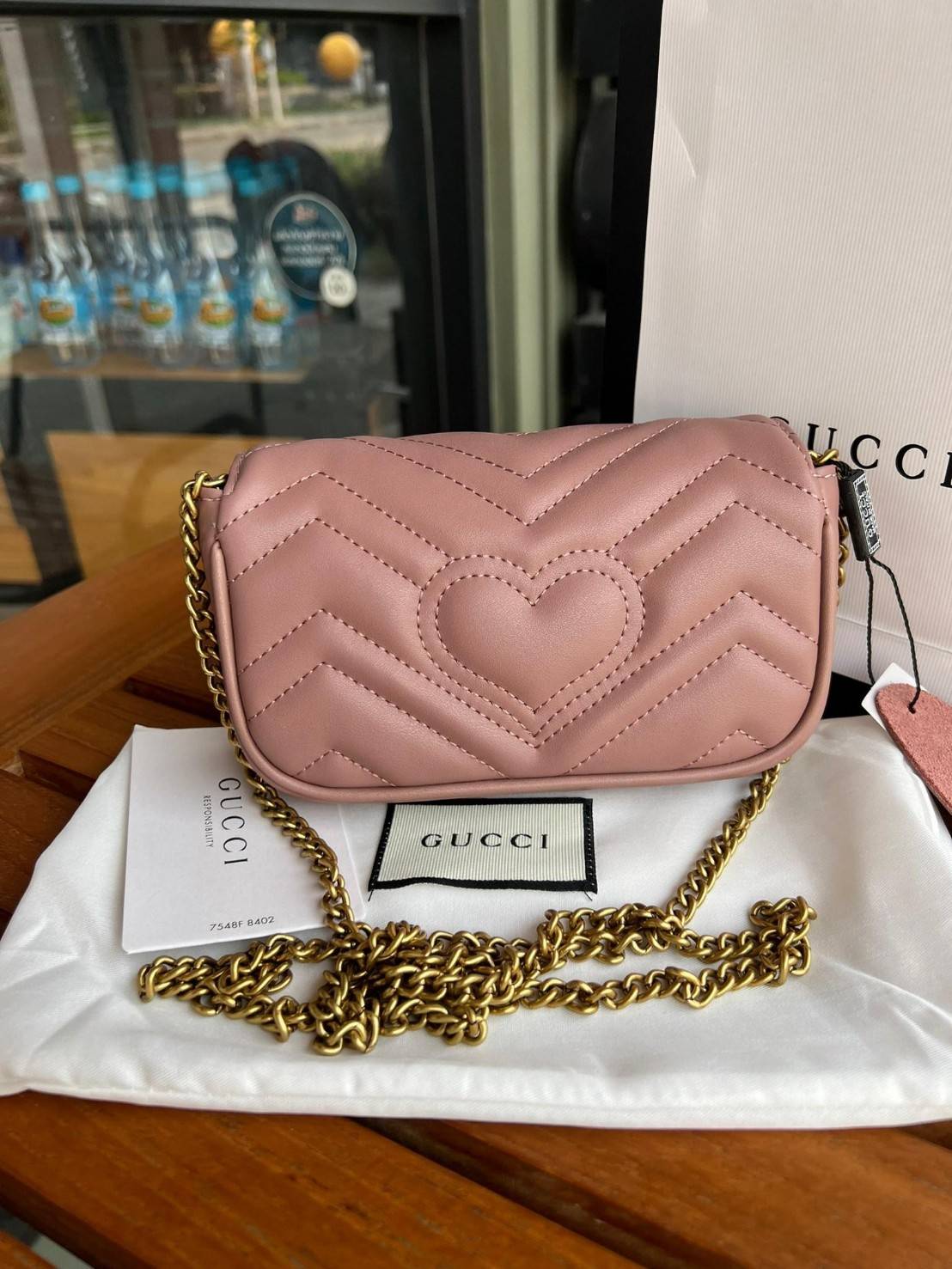 Gucci Marmont Super mini Premiumgift กระเป๋าสะพายข้างใบเล็ก น้องมินิ น่ารั๊กมุ้งมิ้ง วัสดุหนังเชฟรอน สายสะพายแบบโซ่ อะไหล่ทองหรูหรา ด้านหน้าประดับโลโก้แบรนด์หรู ทนทาน แข็งแรง น้ำหนักเบา ใส่ตังค์ใส่โทรศัพท์ Iphone+ ได้ น่ารักมุ้งมิ้ง ไม่ควรพลาดเลยค่า