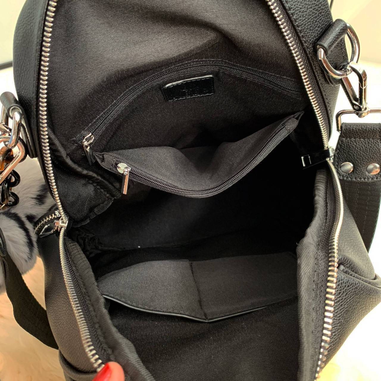 กระเป๋า ทรงน่ารัก มากๆๆๆ จากแบรนด์ KEEP รุ่น Misty backpack มาใหม่ หนัง Microfiber ผิวสัมผัสคล้ายหนังวัวแท้ เนื้อหนา นิ่มมือ พิเศษ!! เป้ใบนี้ มีสายสั้นหนังสำหรับสะพายไหล่ให้ด้วยคะ ใครชอบเป้สไตล์นี้ ห้ามพลาดเลยน๊า สวยจริง คอนเฟิร์มเลย