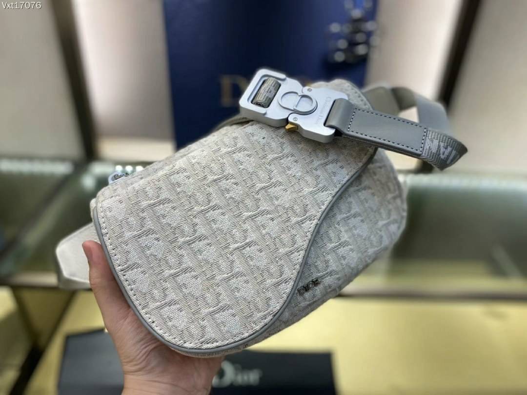 CHRISTIAN DIOR BEIGN AND OBLIQUE JACQUARD SADDLE BELT BAG / Dior Belt Bag เกรดใช้งานสลับของแท้ เกรดออริจินอล ภาพสินค้าถ่ายจากงานขายจริง ใช้งานต่างประเทศได้