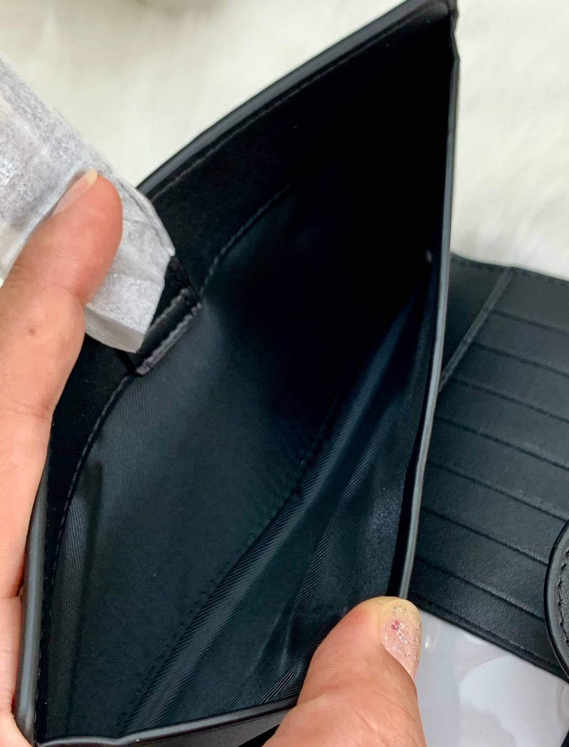 พร้อมส่งครบ 5 สี กระเป๋าสตางค์ที่สาวๆต้องมีติดตัวค่าา😘 COACH TECH WALLET IN COLORBLOCK SIGNATURE ((C2874)) ✔️กระเป๋าเงินใบยาว หนังแท้ พร้อมสายคล้องมือในตัวค่ะ ✔️เปิดปิดด้านหน้าแบบฝากระดุม ภายในมีช่องใส่ธนบัตร2ช่อง ;สามารถใส่มือถือ ip