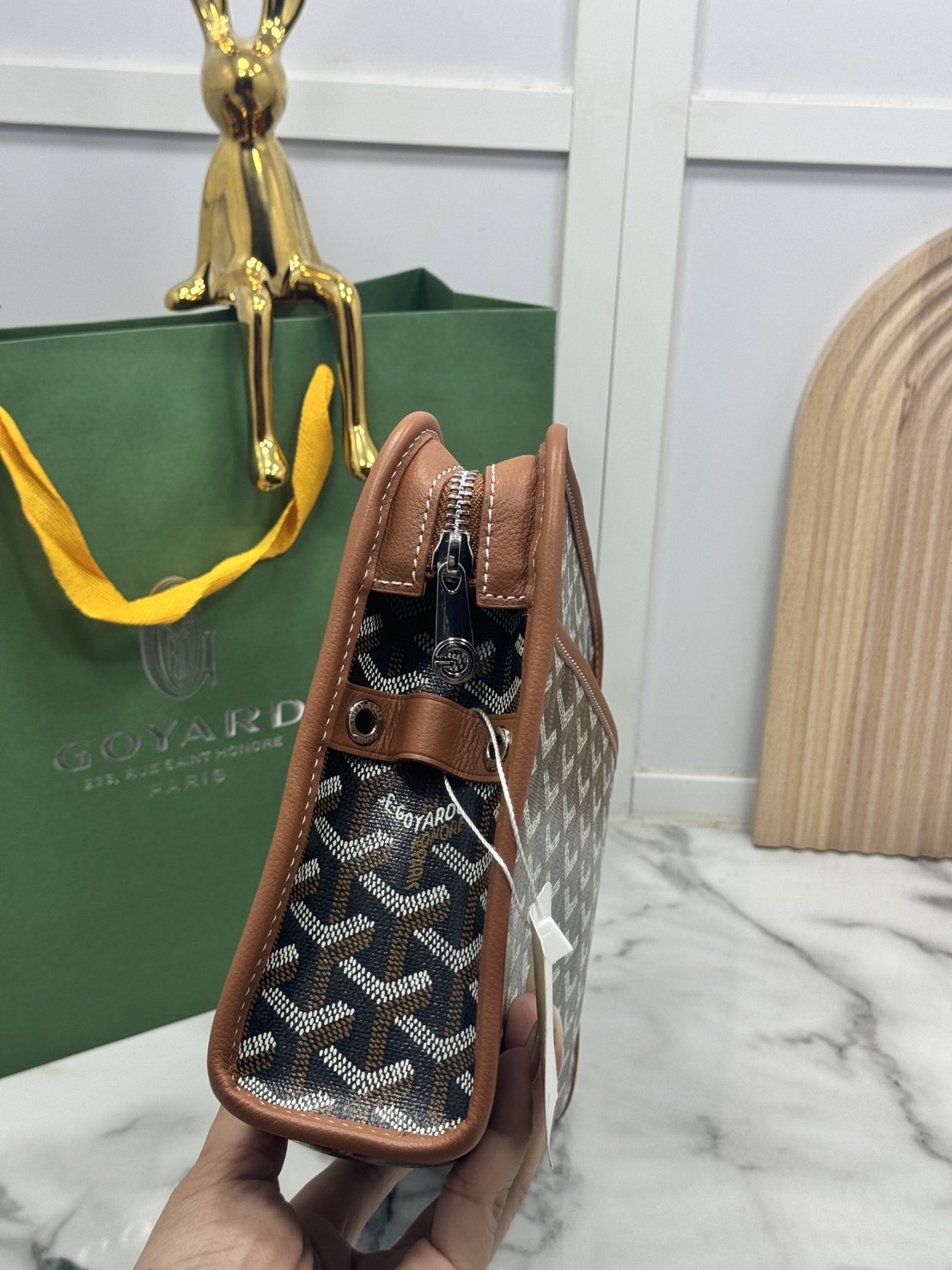 ORI หนังแท้ | Goyard Jouvence MM Toiletry Bag / Goyard Clutch bag กระเป๋าทรงคลัชกะทัดรัด เหมาะสำหรับการเก็บของในแนวตั้งและป้องกันการหกหรือรั่วไหล แคนวาสทำความสะอาดง่าย