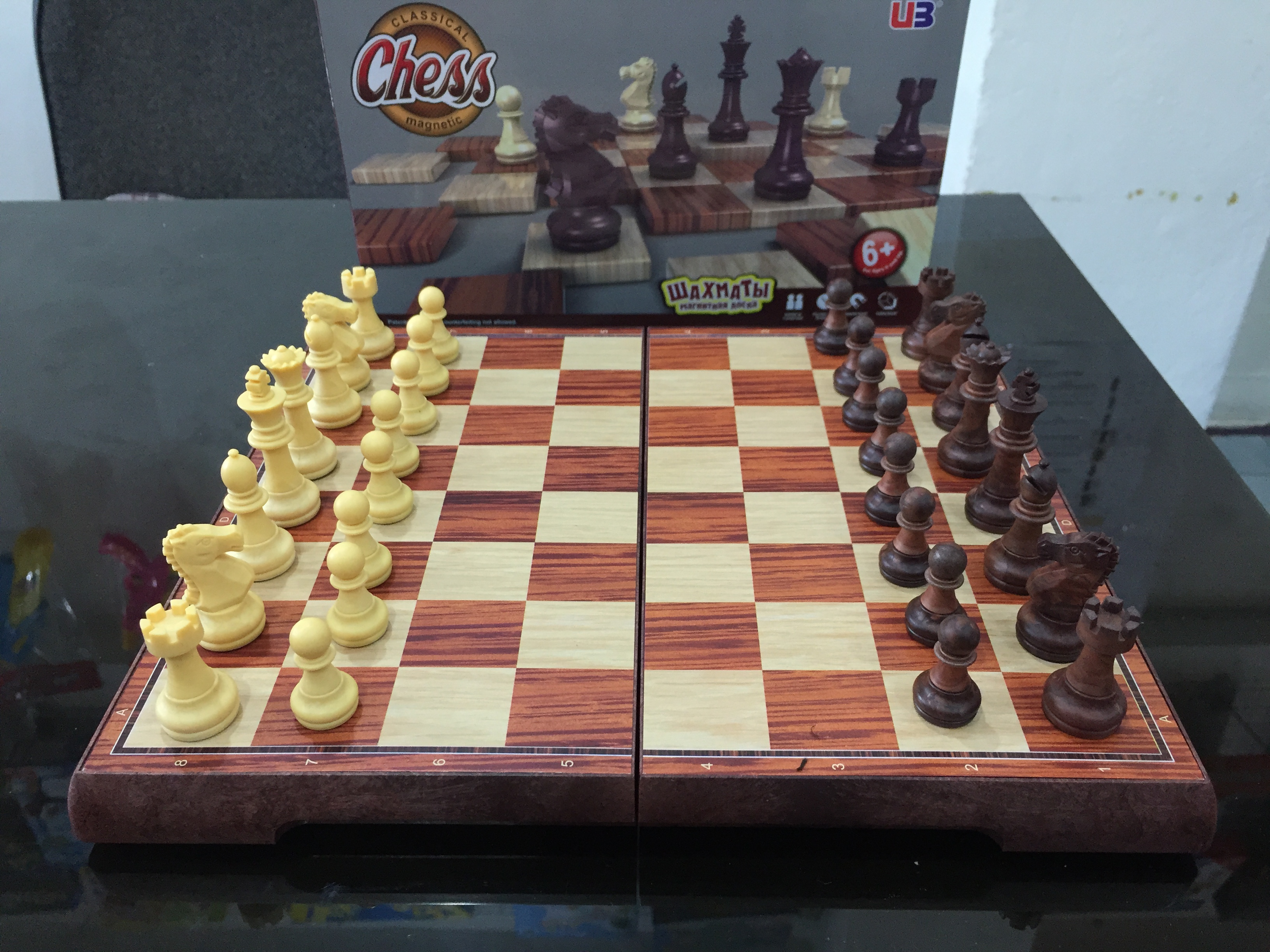 ขุดหมากรุกสากลแม่เหล็กพลาสติกกระดานสีไม้ตัวหมากสีไม้ (26.2x31 cm.)