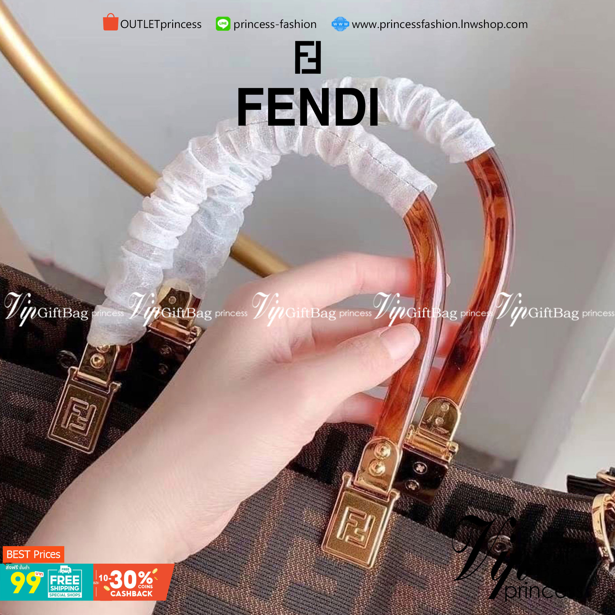 VIP 】FENDI MONOGRAM SHOPPING BAG สวยมงลงมากค่ะ กระเป๋าสะพายข้างได้ ถือได้ ใบใหญ่ลายโมโนแกรม FF สวยมากทรงนี้ใช้เป็น everyday bag ได้ จุใจใส่ของได้เยอะ ตัวกระเป๋าผลิตจากผ้าทออย่างดี อยู่ทรงสวยสายยาวเป็นสายผ้า ตรงหูด้านบนเป็นพลาสติกแข็งทนทาน น้ำหนักเบา ภายใน