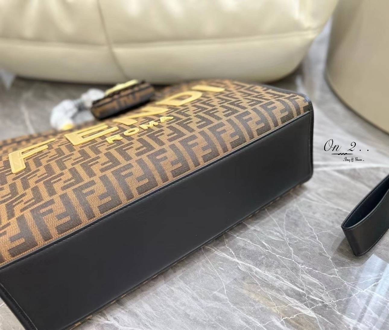 FENDI Tote Mejor Precio Febrero 2023 / FENDI SHOPPING BAG กระเป๋าสะพายโท้ท เซต 2 in 1 ลายFF ทรงนี้คือทรงสุดฮิตใช้งานง่ายใส่ของได้เยอะช่องใหญ่ งานปั้มแบรนด์ทุกจุดงานจริงสวยมาก สวยหรูพร้อมส่งค่ะ