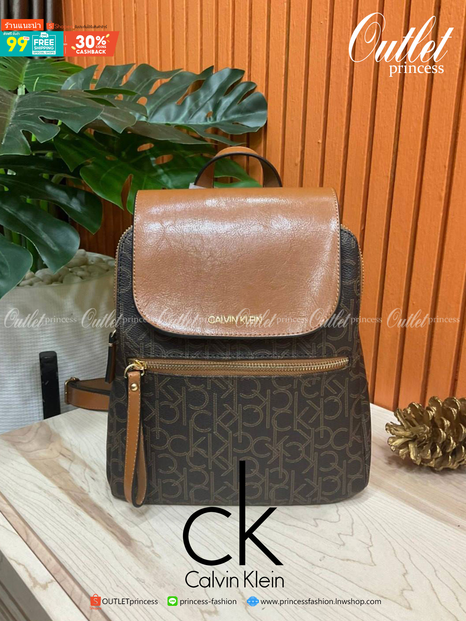 ของแท้ 💯% Elaine Calvin Klein Monogram Small Backpack 💕ของมันต้องมี สวยหรูดูแพงมาก สำหรับรุ่นนี้ และมีฟังชั่นช่องการใช้งานที่มากที่สุด!!! 💕 กระเป๋าสะพายเป้รุ่นใหม่ชนช้อป รุ่นยอดนิยม