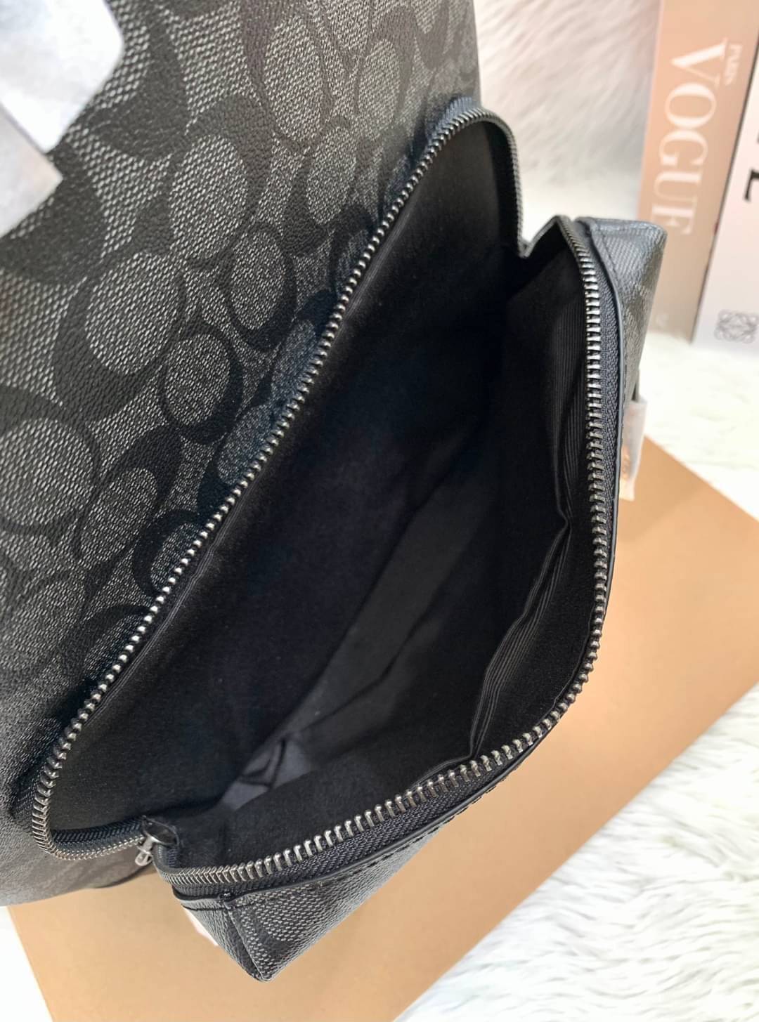 OUTLET 】New in!! 🌈ใบใหญ่ คุ้มค่าทีเดียวค่ะ🌈 COACH WEST BACKPACK IN SIGNATURE((2736)) พร้อมส่งที่ไทย สินค้าเข้าใหม่ค่ะ!! กระเป๋าสะพายหลัง มีหูหิ้ว หนังแท้นิ่ม ใบใหญ่ใส่จุมากกค่า! มีช่องซิปตอนหน้า2ช่อง; ช่องหลัก2ช่องใหญ่ โล่งลึก จุของได้มากท