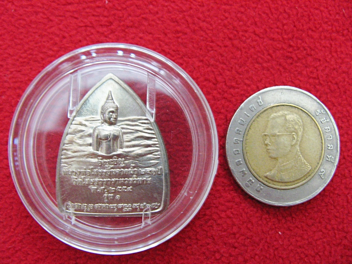 สินค้าหมดค่ะ เหรียญเจ้าสัวหลวงพ่อโสธรรุ่นอัญเชิญขึ้นจากน้ำรุ่น1ปี54 เนื้อนิเกิล พร้อมตลับเดิมค่ะ